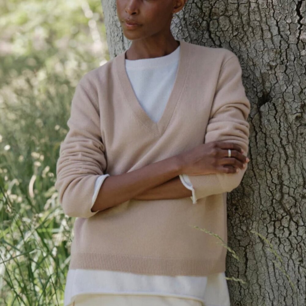 Jenni Kayne Flynn V-Neck Cashmere Sweater in Light Oatmeal - Picture 7 of 15